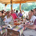 Üdülőpark Rafting Camp Tara Center Tri Vodenice Bastasi