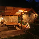 Üdülőpark Rafting Camp Tara Center Tri Vodenice