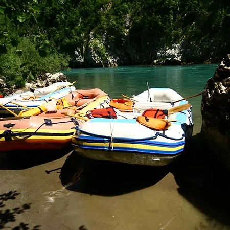 Πάρκο διακοπών Rafting Camp Tara Center Tri Vodenice 3*