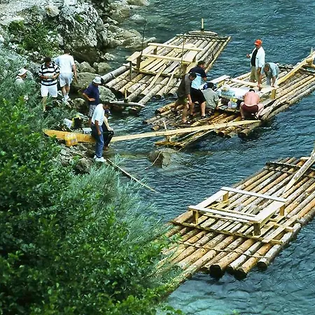 Πάρκο διακοπών Rafting Camp Tara Center Tri Vodenice