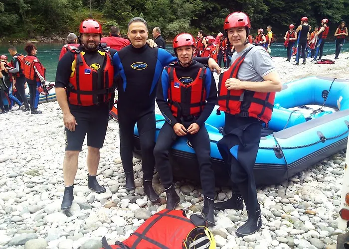 Parque de vacaciones Rafting Camp Tara Center Tri Vodenice Bastasi